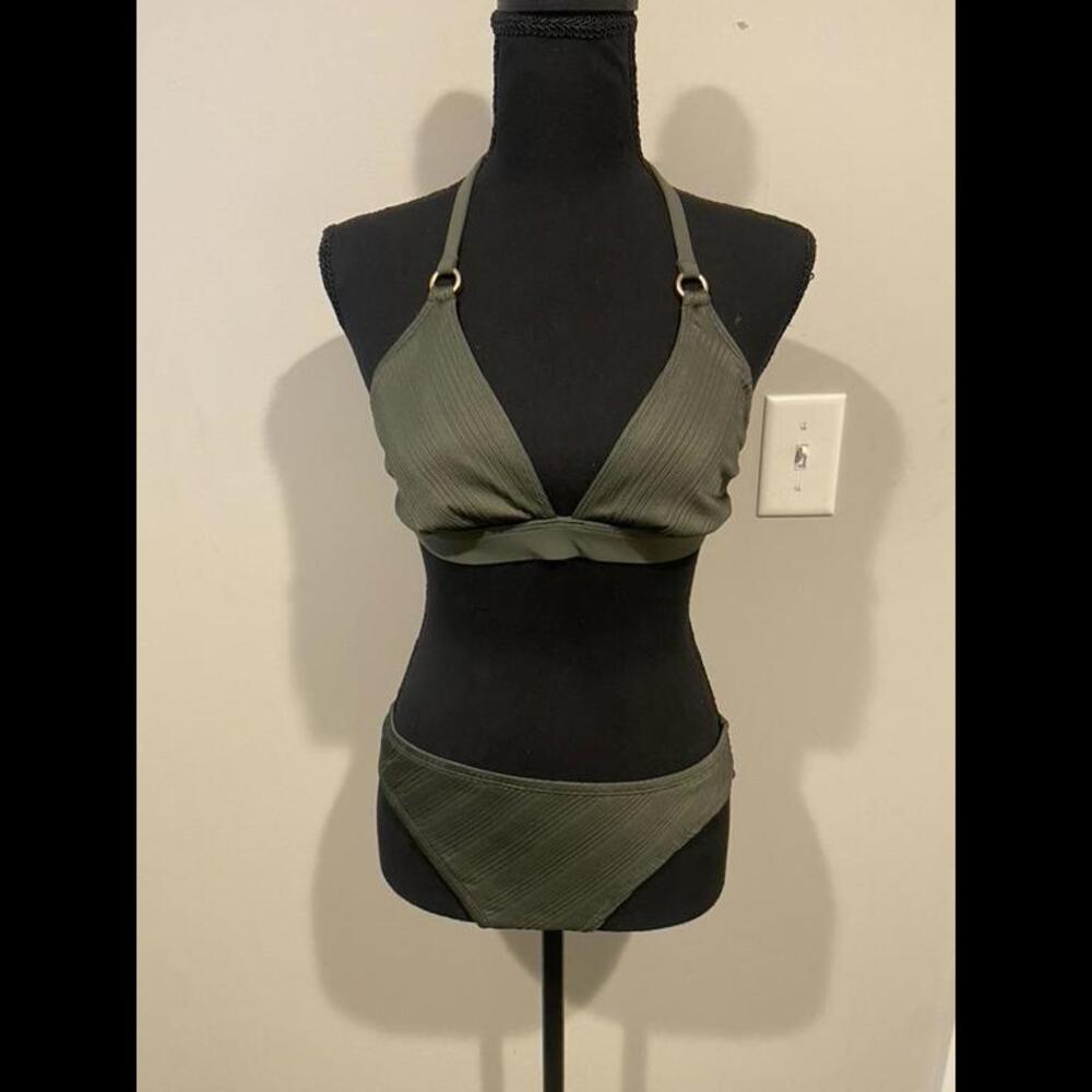 La Blanca 2 Piece Swimsuit/ Bikini Top and Bikini Bottoms- size 6, EUC
